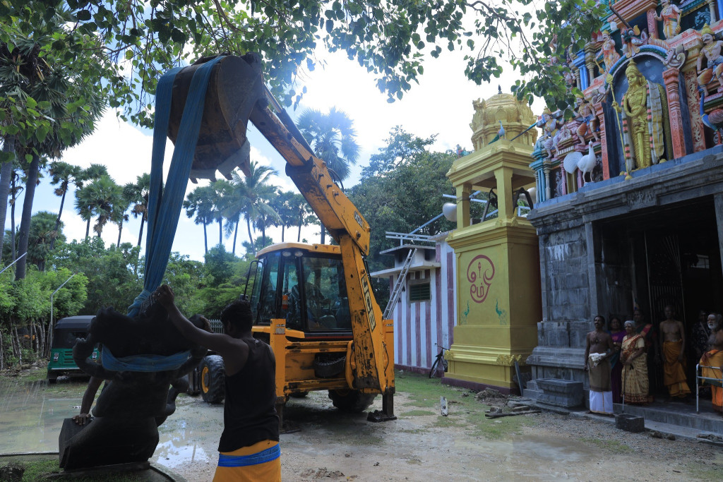 நயினாதீவு நடுவகாடு அருள்மிகு ஶ்ரீ காட்டுக் கந்தன் ஆலய புதிய துவாரபாலகர்